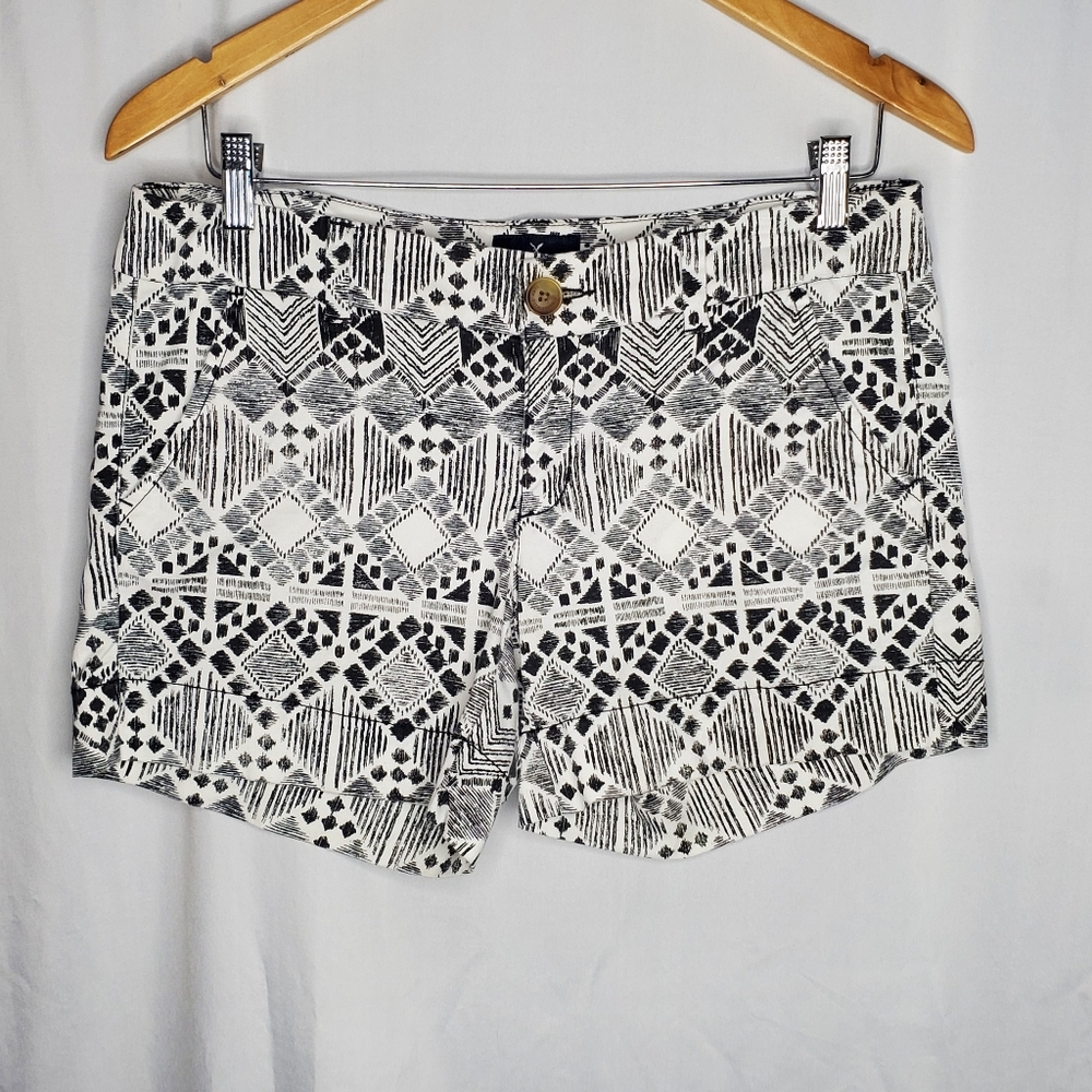 ♤ American Eagle Aztec Print Stretch Shorts Size 8 Black and White